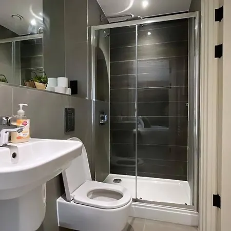 Spacious 2 Bed Modern Manchester