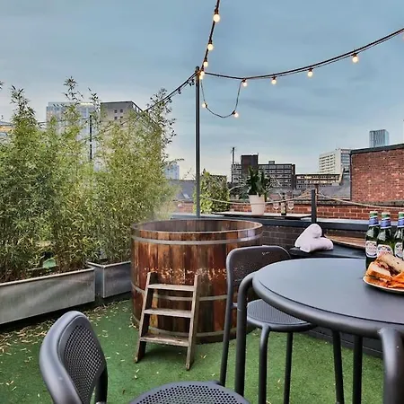 Hammock Heights! Hot Tub,private Garage,citycentre Apartment