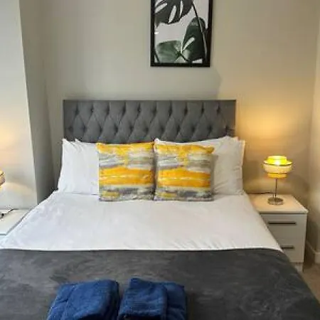 Apartment Modern 1 Bed Sleeps 2 *