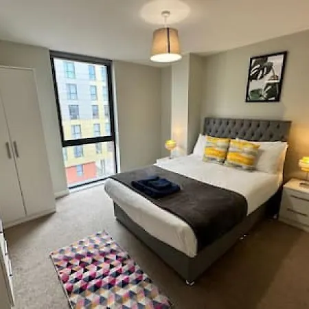 Modern 1 Bed Sleeps 2 Apartment Manchester