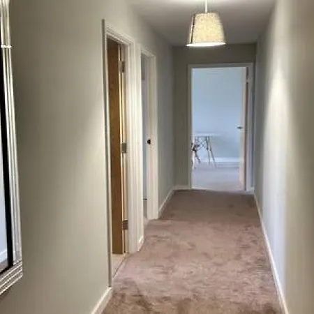 Апартаменты Large 2 Bed With Balcony And Sofa Bed Sleeps 6 *