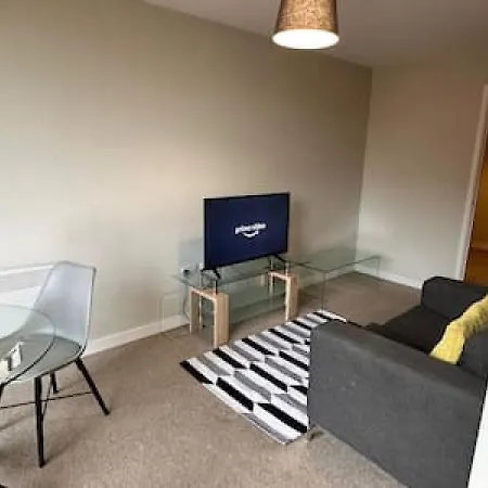 Large 1 Bed In Sleeps 2 아파트 맨체스터