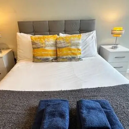 아파트 Large 1 Bed In Sleeps 2 *