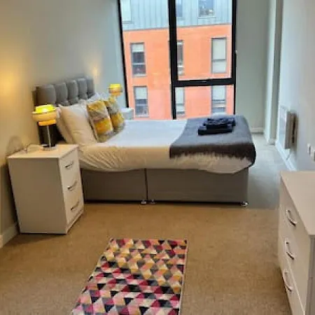 Large 1 Bed In Sleeps 2 *