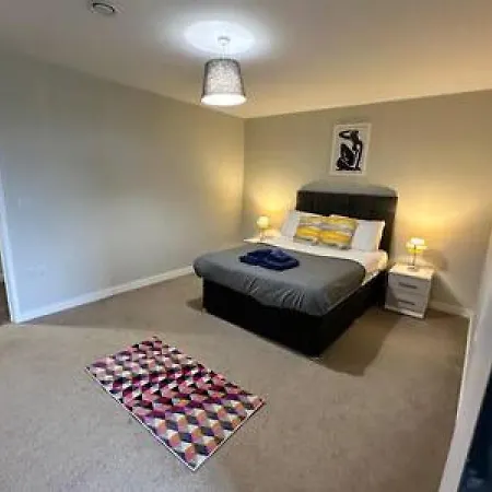 Large 2 Bed With Balcony And Sofa Bed Sleeps 6 Apartament Manchester
