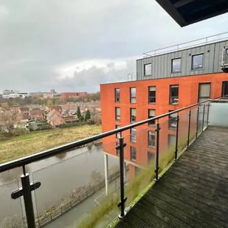 Large 2 Bed With Balcony And Sofa Bed Sleeps 6 Apartament *