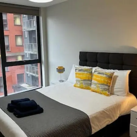 Fab 1 Bed With Balcony And River Views Sleeps 2 *