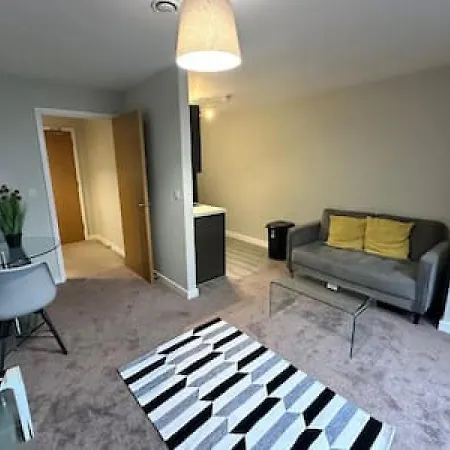 Fab 1 Bed With Balcony And River Views Sleeps 2 아파트 맨체스터