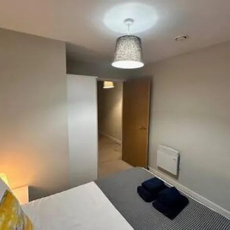Airy 1 Bed Sleeps 2 아파트