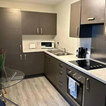 Airy 1 Bed Sleeps 2 *