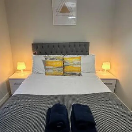 아파트 Airy 1 Bed Sleeps 2 맨체스터