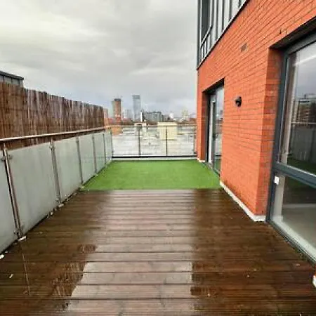 Apartment Large 1 Bed Mcr Apartment&huge Terrace Sleeps 4 *