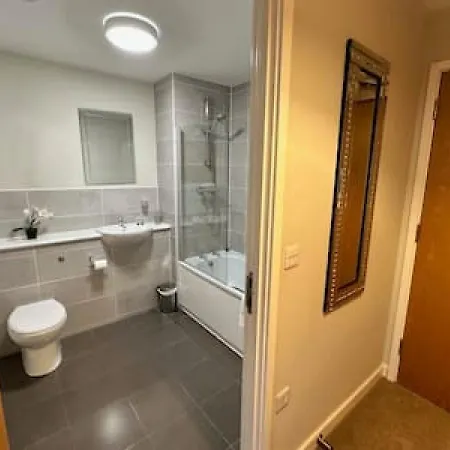 Spacious With Balcony Views *