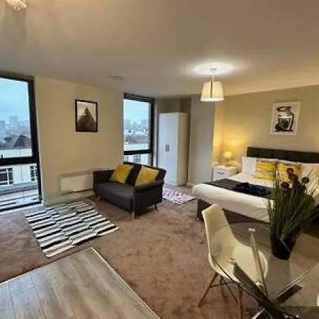 Apartment Cosy For 2 In Manchester