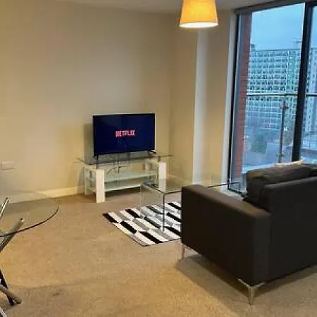 Spacious With Balcony Views *