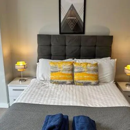 Fab 1 Bed In Sleeps 2 *