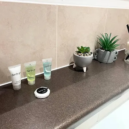 Free Parking 2 Bedroom Apartment Manchester