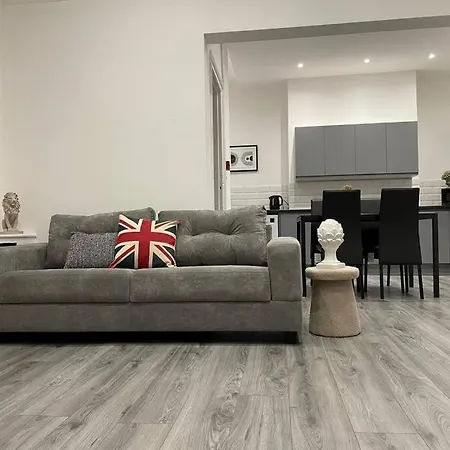 בית נופש The Bank Manager's House - 7bedrooms - Free Parking - Rest&recharge Near Centre *