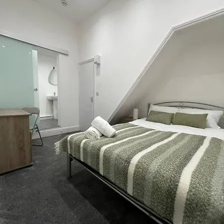 בית נופש The Bank Manager's House - 7bedrooms - Free Parking - Rest&recharge Near Centre