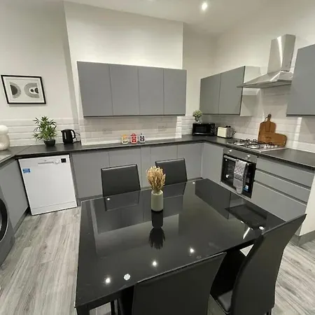 The Bank Manager's House - 7bedrooms - Free Parking - Rest&recharge Near Centre מנצ'סטר