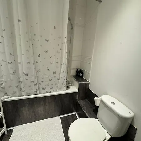 Sleeps 5-netflix-parkg-near Centre-etihad-coop Live