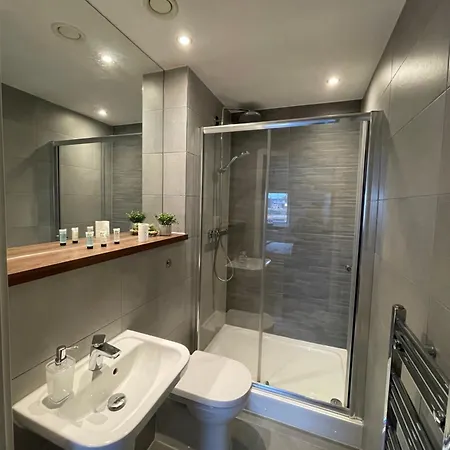 Salford Serviced Apartment