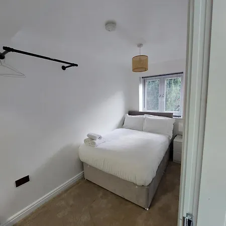 公寓 Bankwell Street Two Bedroom -apartment With Parking