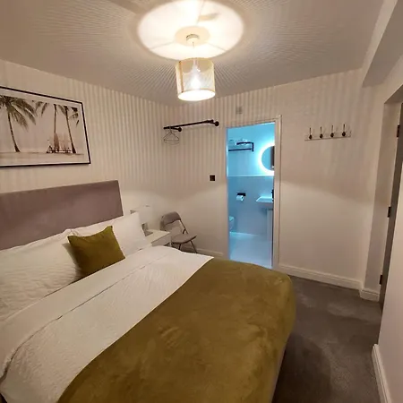 Bankwell Street Two Bedroom -apartment With Parking 曼彻斯特