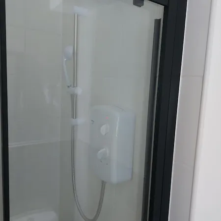 Bankwell Street Two Bedroom -apartment With Parking 曼彻斯特