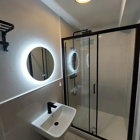 Bankwell Street Two Bedroom -apartment With Parking * 曼彻斯特