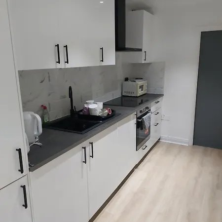 Bankwell Street Two Bedroom -apartment With Parking 公寓 曼彻斯特