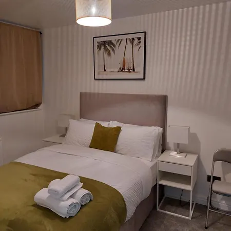 Bankwell Street Two Bedroom -apartment With Parking