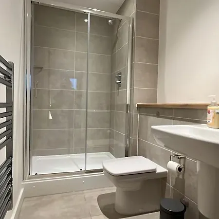 Apartment Stunning Two Bedroom Manchester