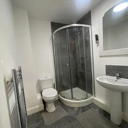 Modern 2 Bed In Salford
