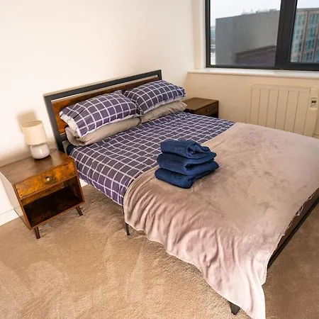 1 Bed Old Trafford Apt - Free Parking *