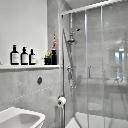 Avalora Short Lets & Serviced Accommodation - 2Bed & 2Baths Ensuite, Parking, Balcony, Wi-Fi, Netflix, Media City Lejlighed *