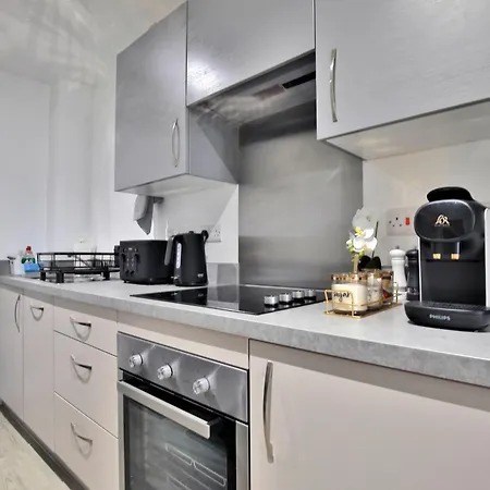Lejlighed Avalora Short Lets & Serviced Accommodation - 2Bed & 2Baths Ensuite, Parking, Balcony, Wi-Fi, Netflix, Media City Manchester