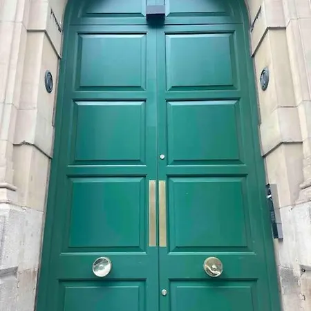 2 Bed Centre شقة *