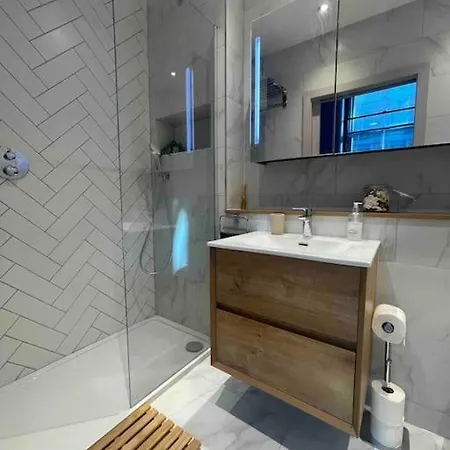2 Bed Centre