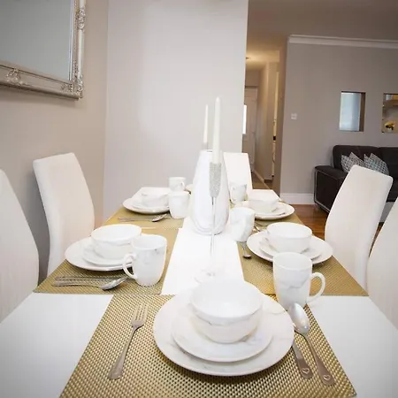 Modern Stylish 3-br House Close To Etihad Manchester