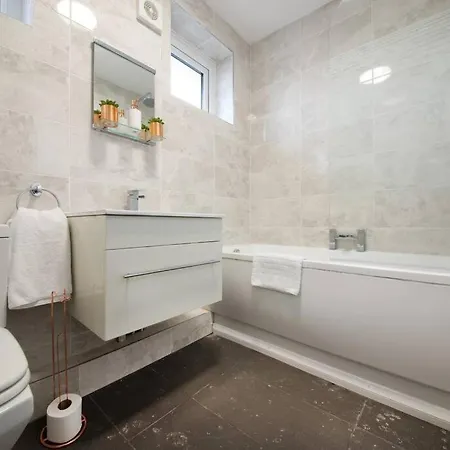 Holiday home Modern Stylish 3-br House Close To Etihad Manchester