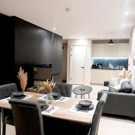 Luxury 2 Bed With Balcony * 맨체스터