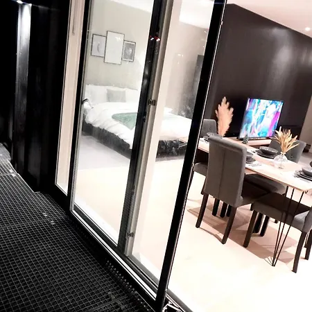 Luxury 2 Bed With Balcony * Manchester