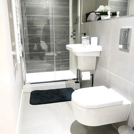 Luxury 2 Bed With Balcony 公寓