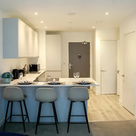 Trafford Modern 1 Bed With Cinema Апартаменты