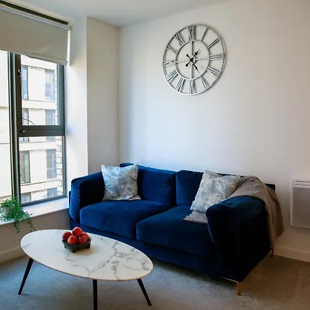 Trafford Modern 1 Bed With Cinema