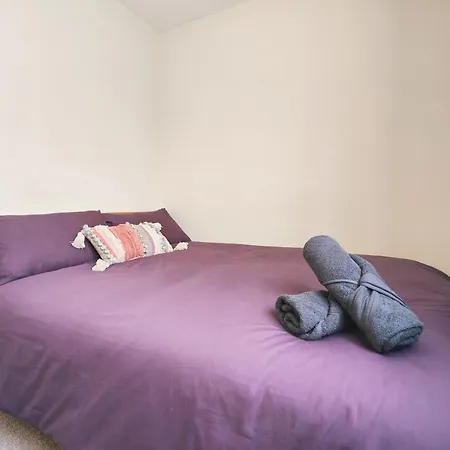 Holiday home The Bushmoor - Spacious Holiday Townhouse 10 Minutes To City Centre Free Parking