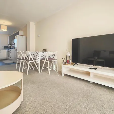The Bushmoor - Spacious Holiday Townhouse 10 Minutes To City Centre Free Parking Holiday home Manchester