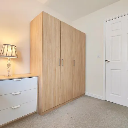 Holiday home The Bushmoor - Spacious Holiday Townhouse 10 Minutes To City Centre Free Parking *