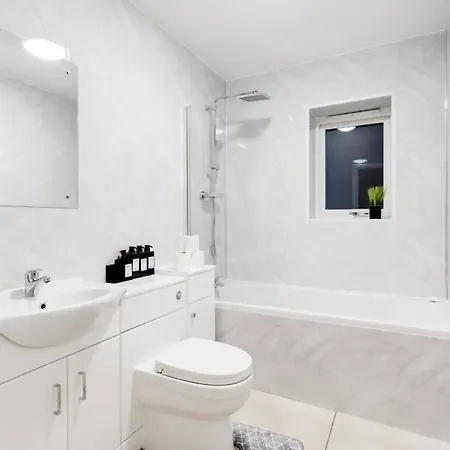 New Build Haven - Close To Centre - Etihad Holiday home *